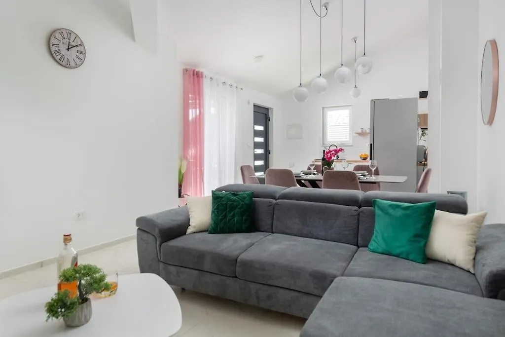 Casa Astra Villa Marcana